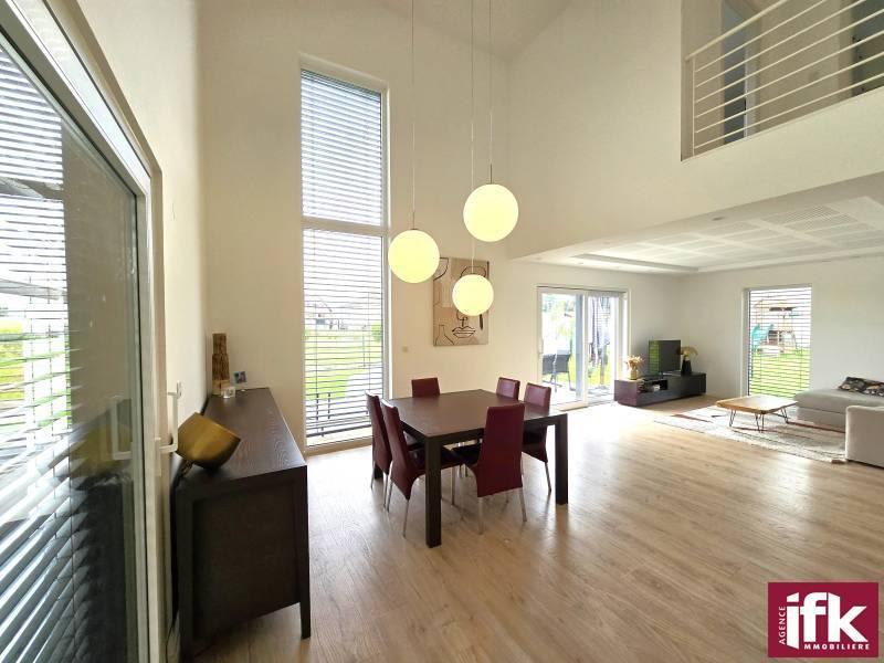 Maison - 140 m² - 5 pièces