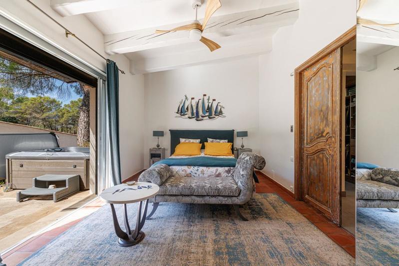 Propriété - 417 m² - 6 pièces