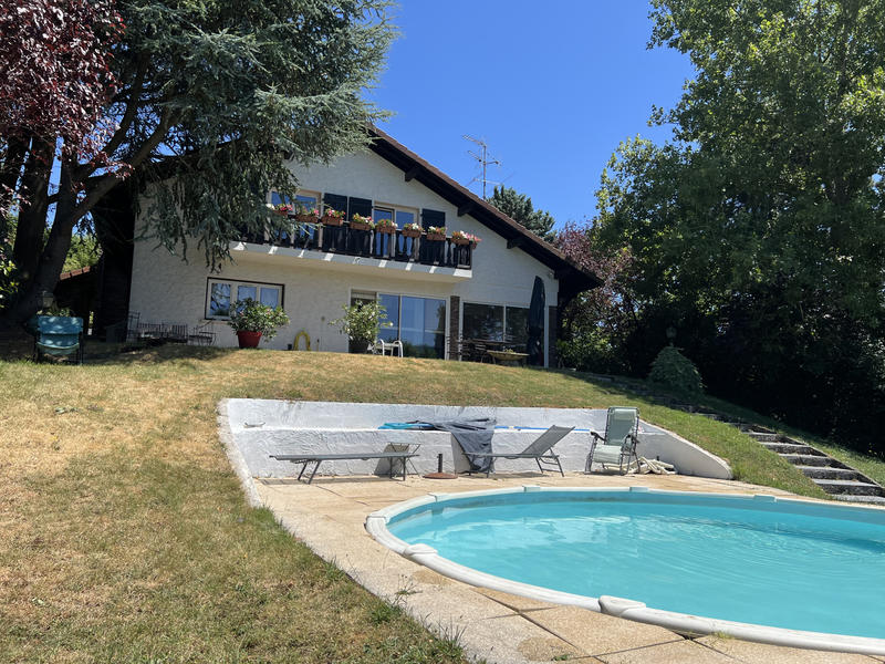 Maison - 237 m² - 8 pièces