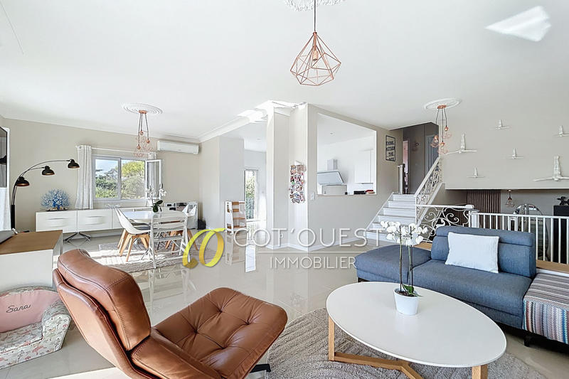 Maison - 207 m² - 6 pièces