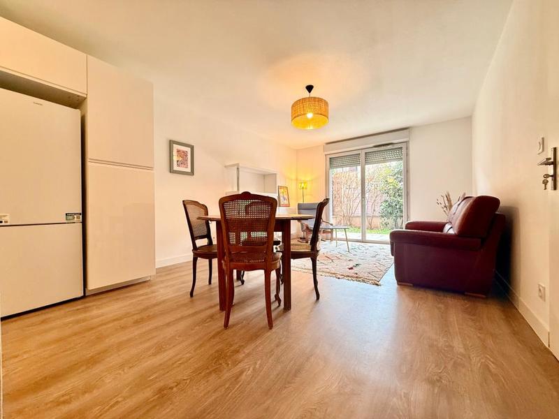 Appartement - 81 m² - 2 pièces