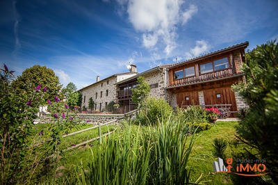 Maison - 312 m² - 12 pièces