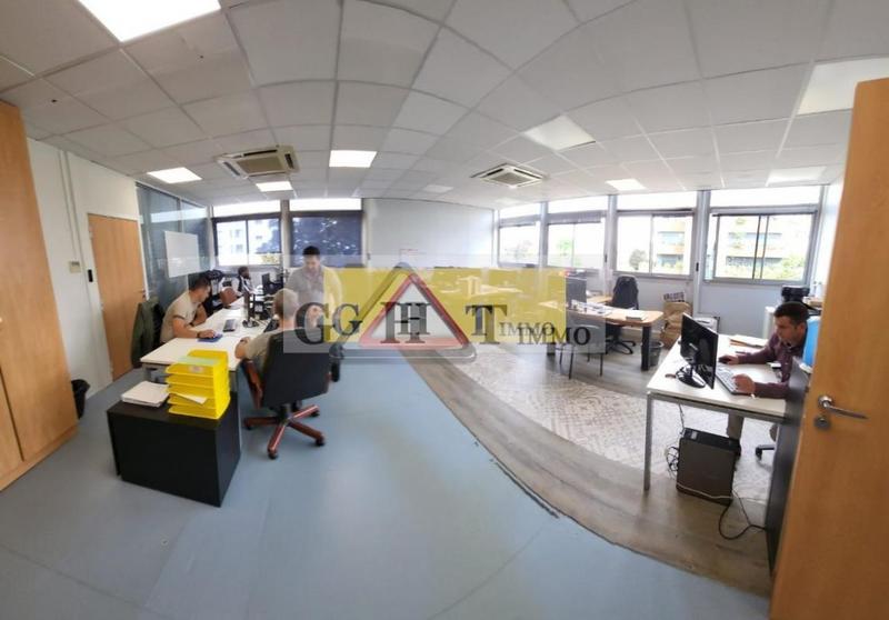 Bureau - 620 m²