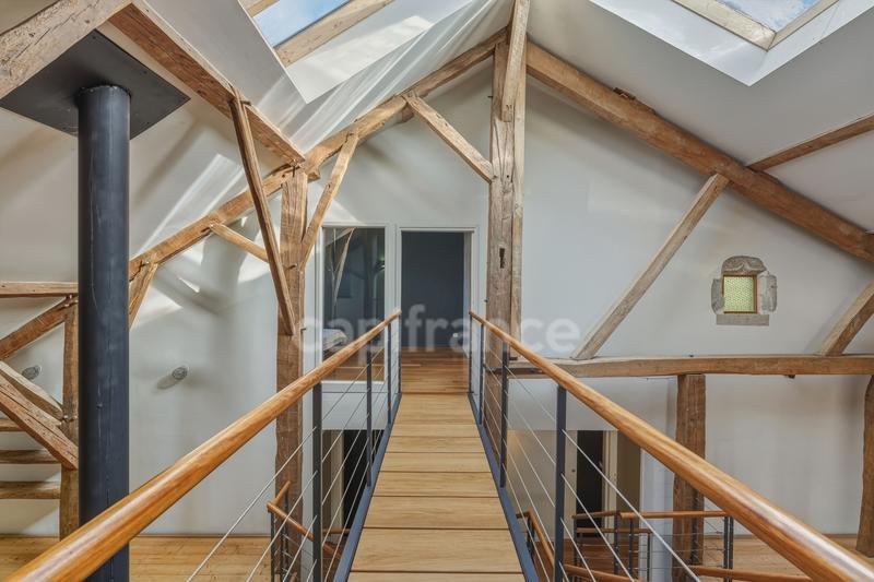 Maison - 328 m² - 8 pièces