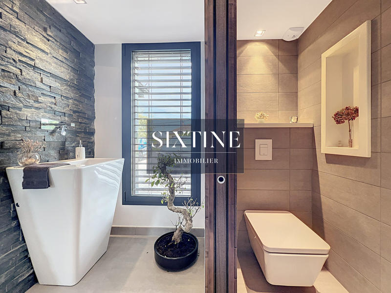 Maison contemporaine - 254 m² - 7 pièces