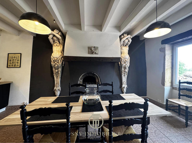 Maison - 221 m² - 7 pièces