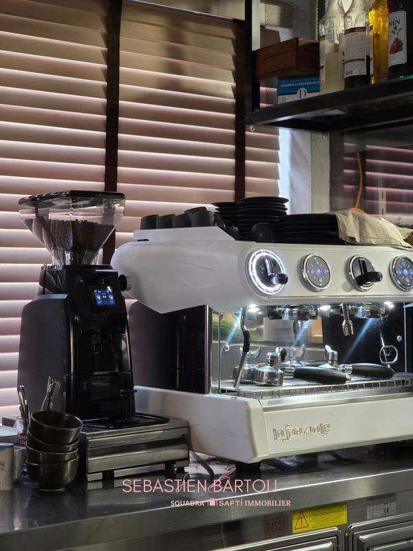 Local commercial - 219 m²