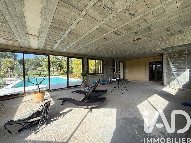 Maison - 300 m² - 8 pièces