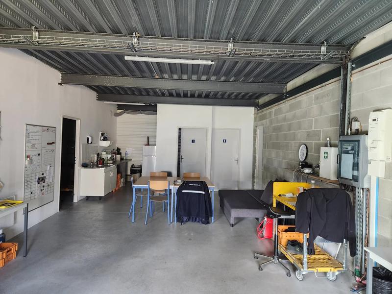 Local d'activités - 330 m² - 4 pièces