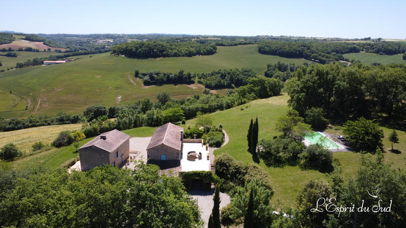 Maison - 325 m² - 16 pièces