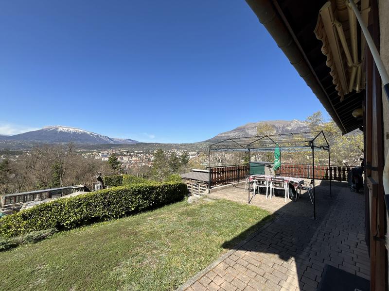 Maison traditionnelle - 125 m² - 6 pièces