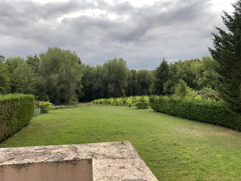Propriété - 360 m² - 8 pièces