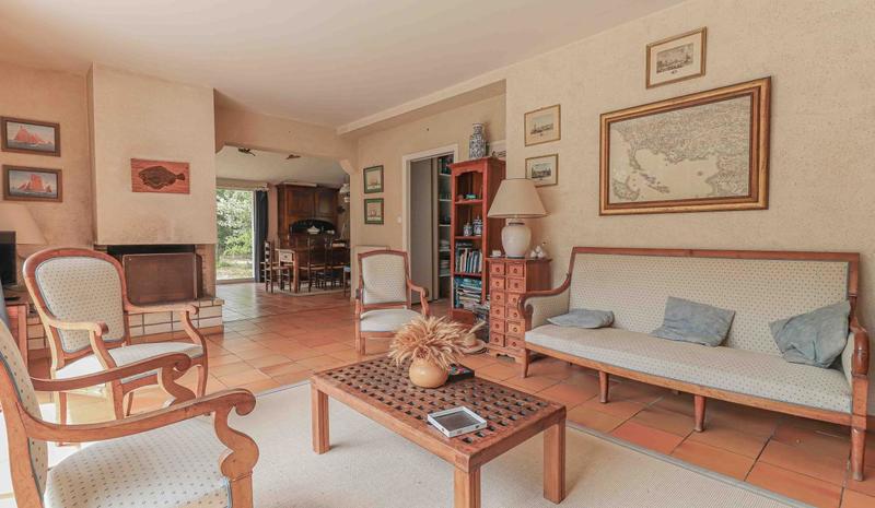 Maison - 250 m² - 10 pièces