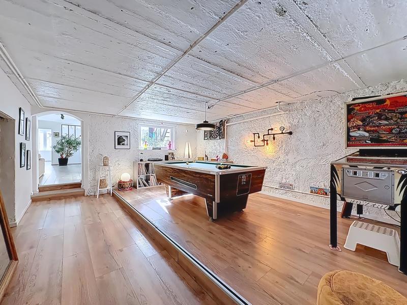 Maison - 250 m² - 7 pièces