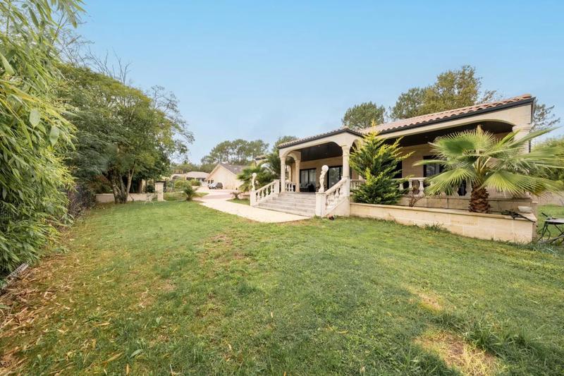 Château - 1 000 m² - 7 pièces