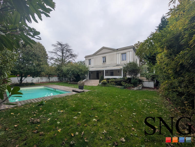 Maison - 275 m² - 6 pièces