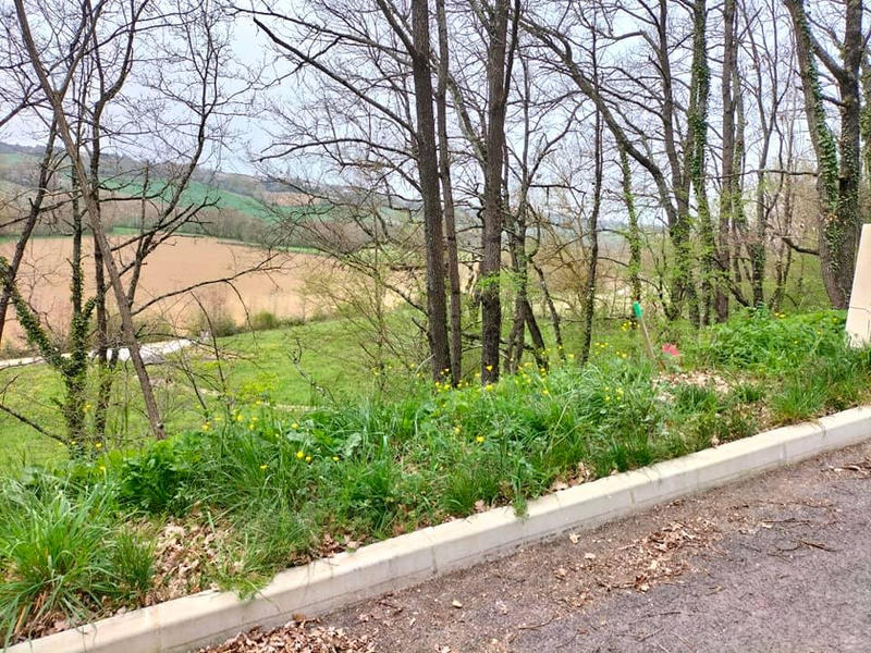 Terrain constructible - 2 735 m²