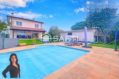 Maison - 211 m² - 7 pièces