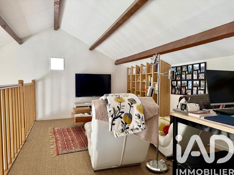 Maison - 216 m² - 9 pièces