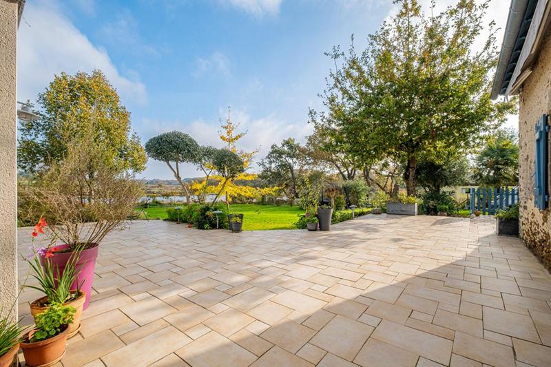 Maison - 180 m² - 9 pièces