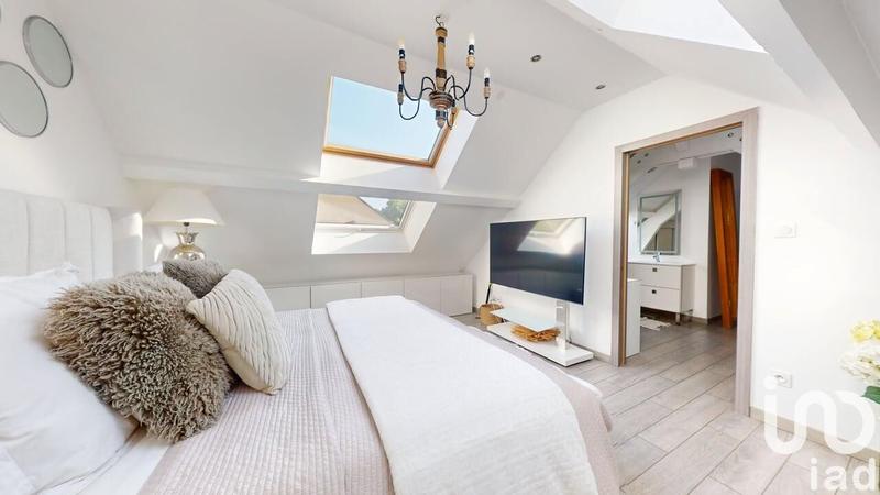 Maison - 201 m² - 8 pièces