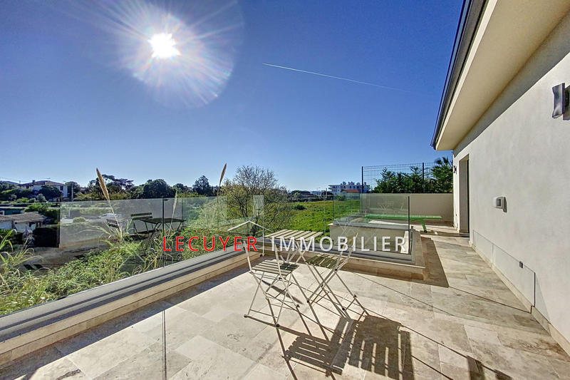 Maison - 104 m² - 4 pièces