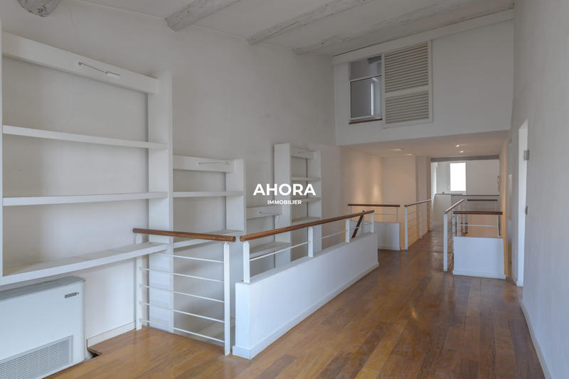 Appartement - 218 m² - 9 pièces