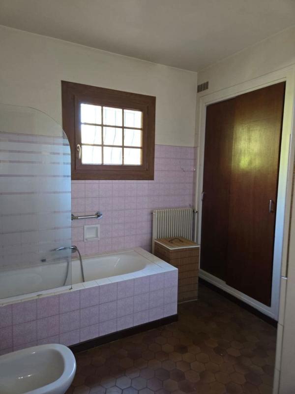 Maison - 250 m² - 6 pièces