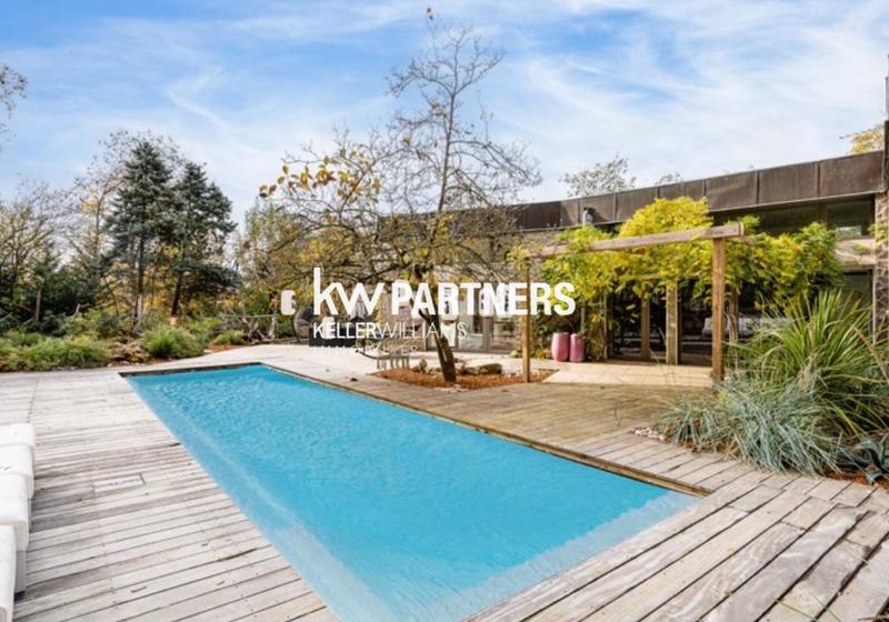 Propriété - 700 m² - 8 pièces