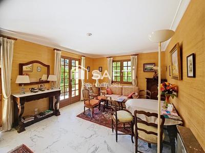 Maison - 167 m² - 8 pièces