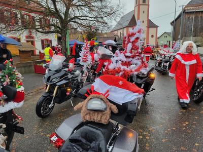 Les Pères Noël à moto