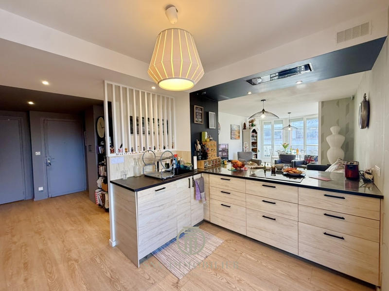 Appartement - 93 m² - 5 pièces