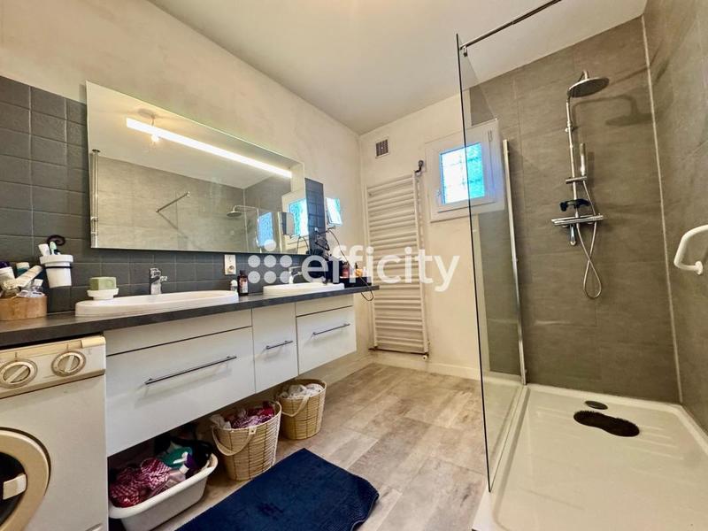 Maison - 152 m² - 9 pièces