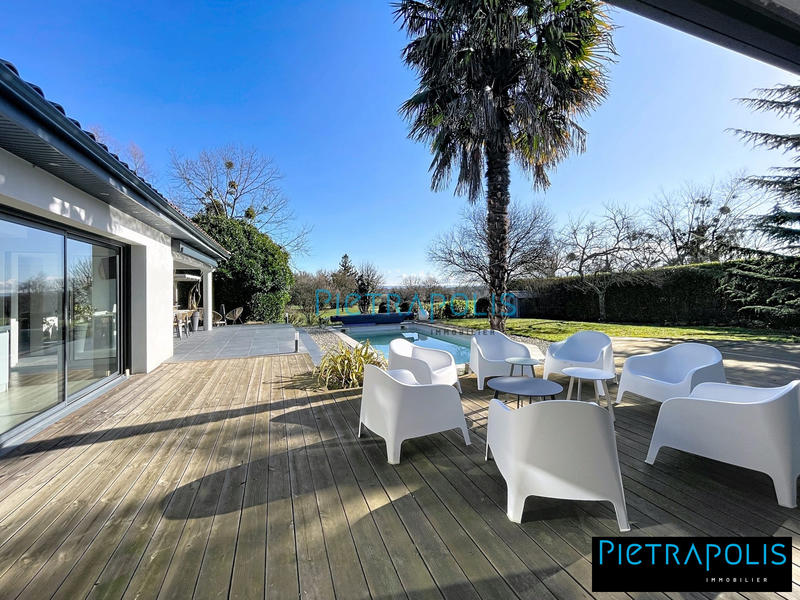 Villa - 222 m² - 6 pièces