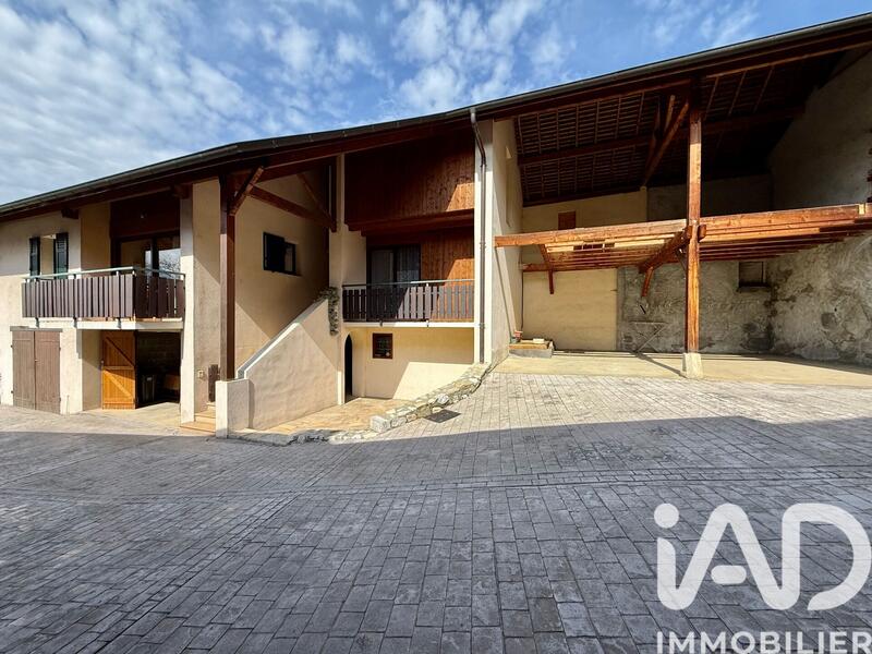 Maison de village - 265 m² - 3 pièces