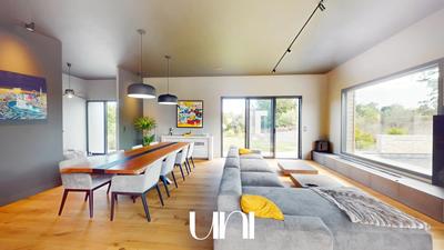 Maison - 300 m² - 6 pièces