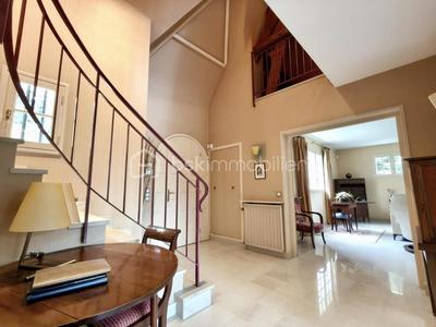 Maison - 250 m² - 10 pièces