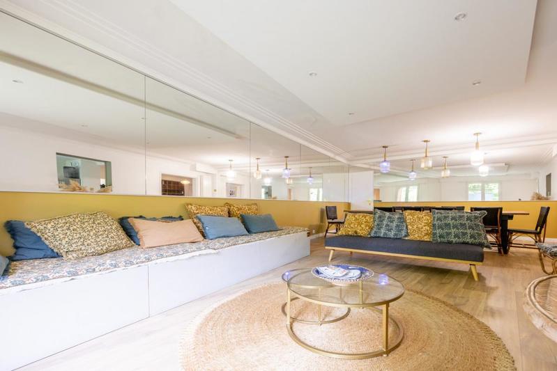 Maison - 261 m² - 12 pièces