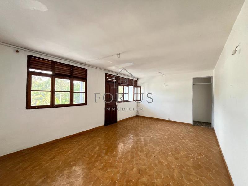 Maison - 144 m² - 9 pièces