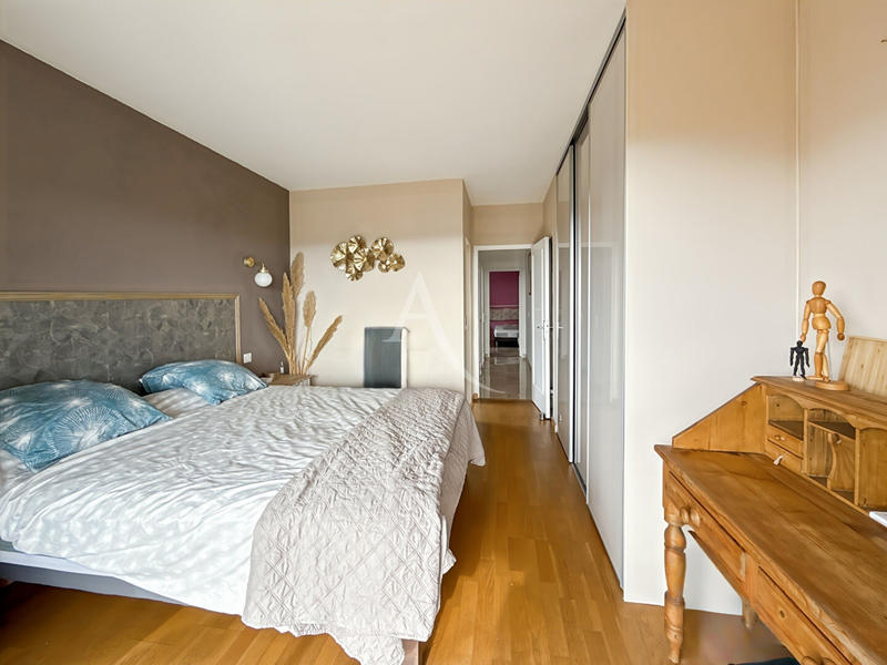 Appartement - 93 m² - 4 pièces