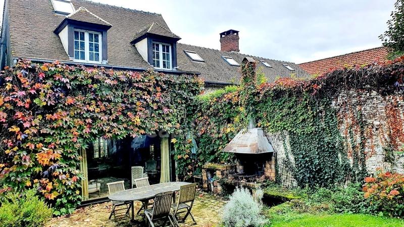 Maison - 220 m² - 7 pièces