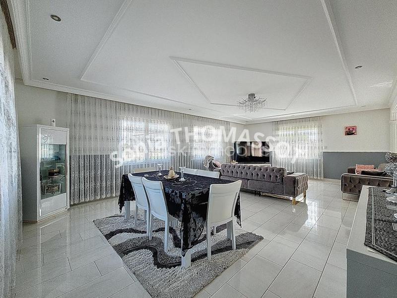 Maison - 260 m² - 7 pièces