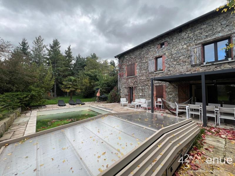 Maison - 360 m² - 8 pièces