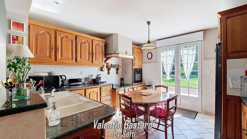 Maison - 260 m² - 10 pièces