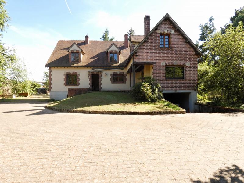 Maison traditionnelle - 197 m² - 8 pièces