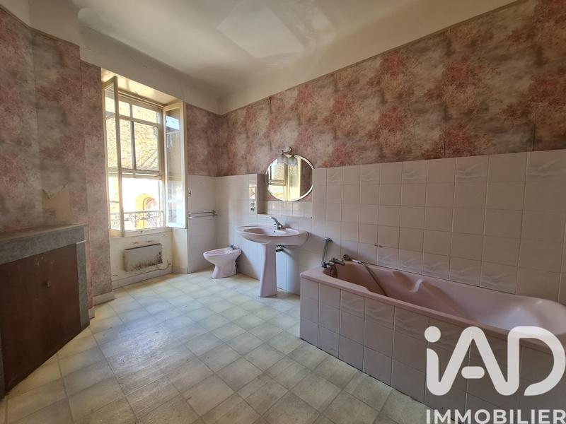 Maison - 250 m² - 13 pièces