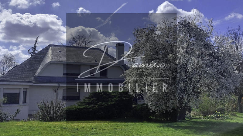 Maison - 338 m² - 10 pièces