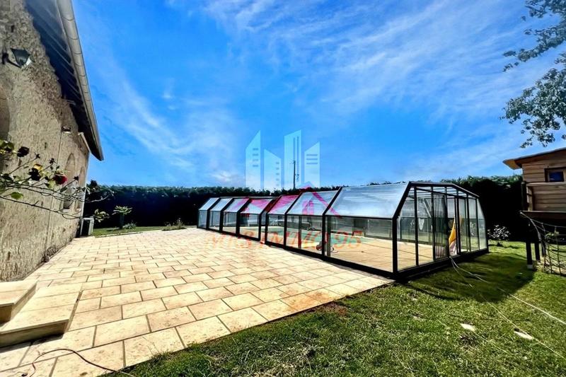 Propriété - 211 m² - 9 pièces