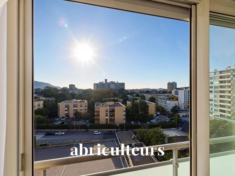 Appartement - 65 m² - 4 pièces