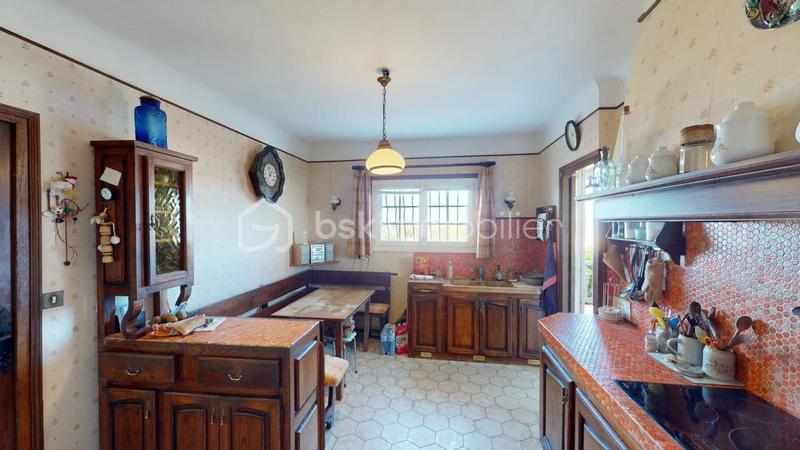 Propriété - 221 m² - 9 pièces